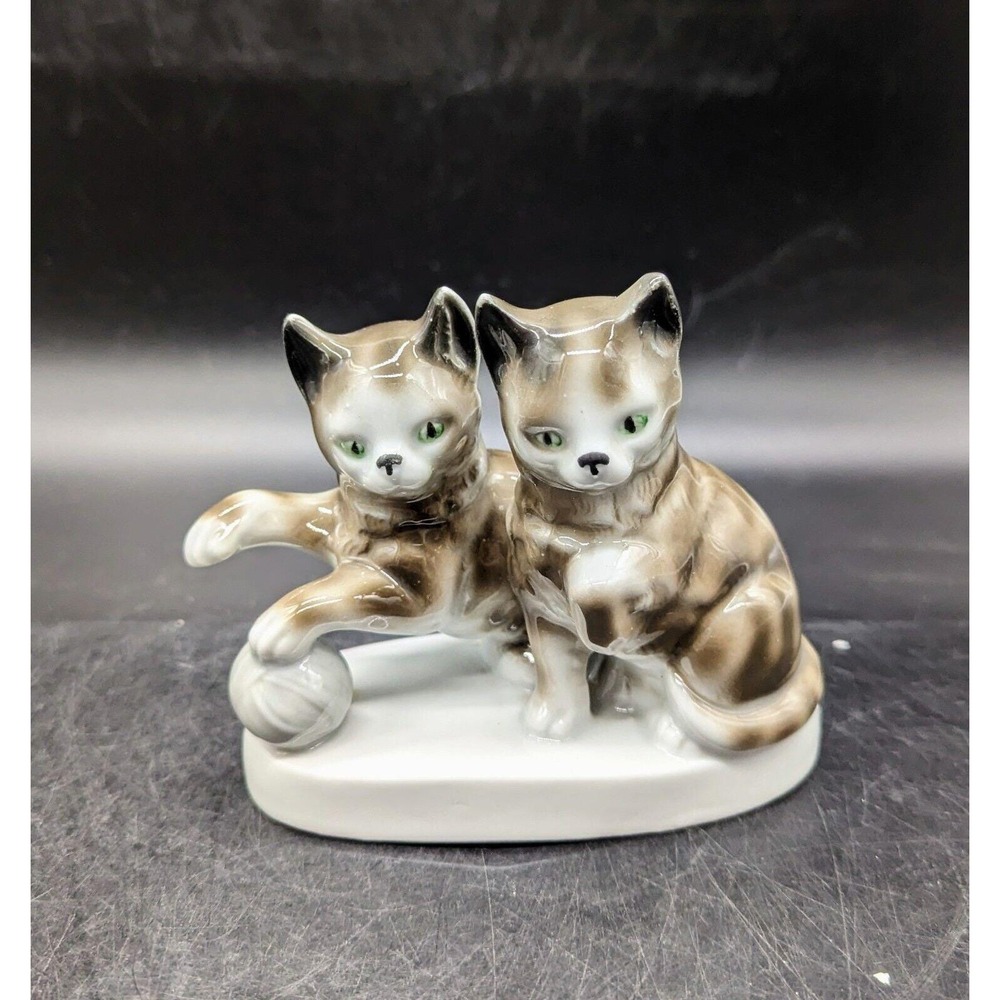 Kronenadler Germany Porcelain Ceramic Grey Stripes Kitty Cats Figurine Yarn‎